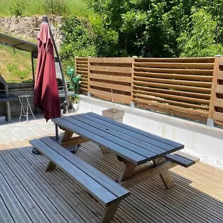 La Fleur D'abeille Avec Belle Vue Et 热拉梅