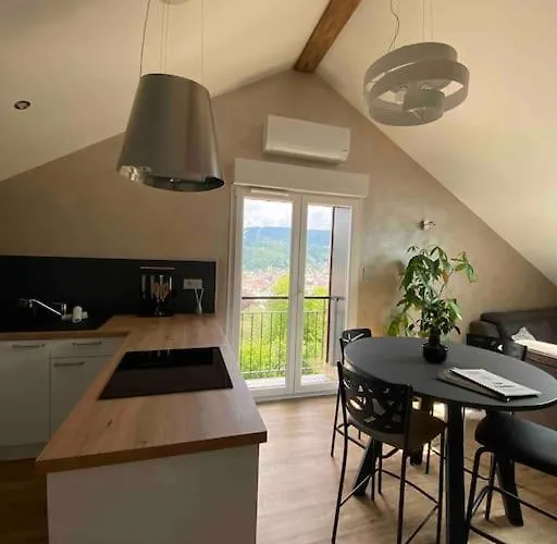 La Fleur D'abeille Avec Belle Vue Et