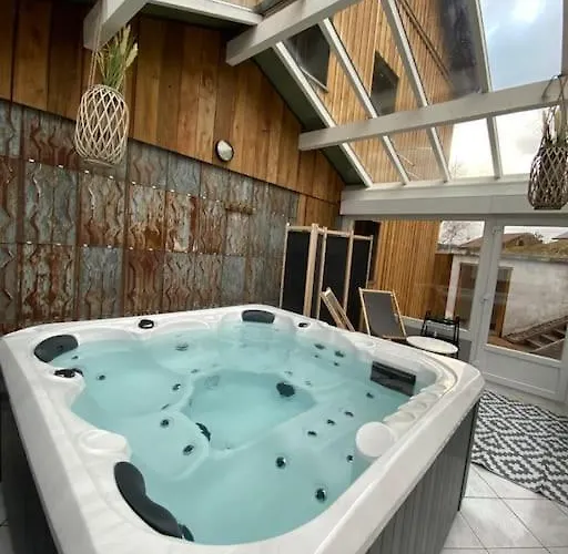 La Fleur D'abeille Avec Belle Vue Et *